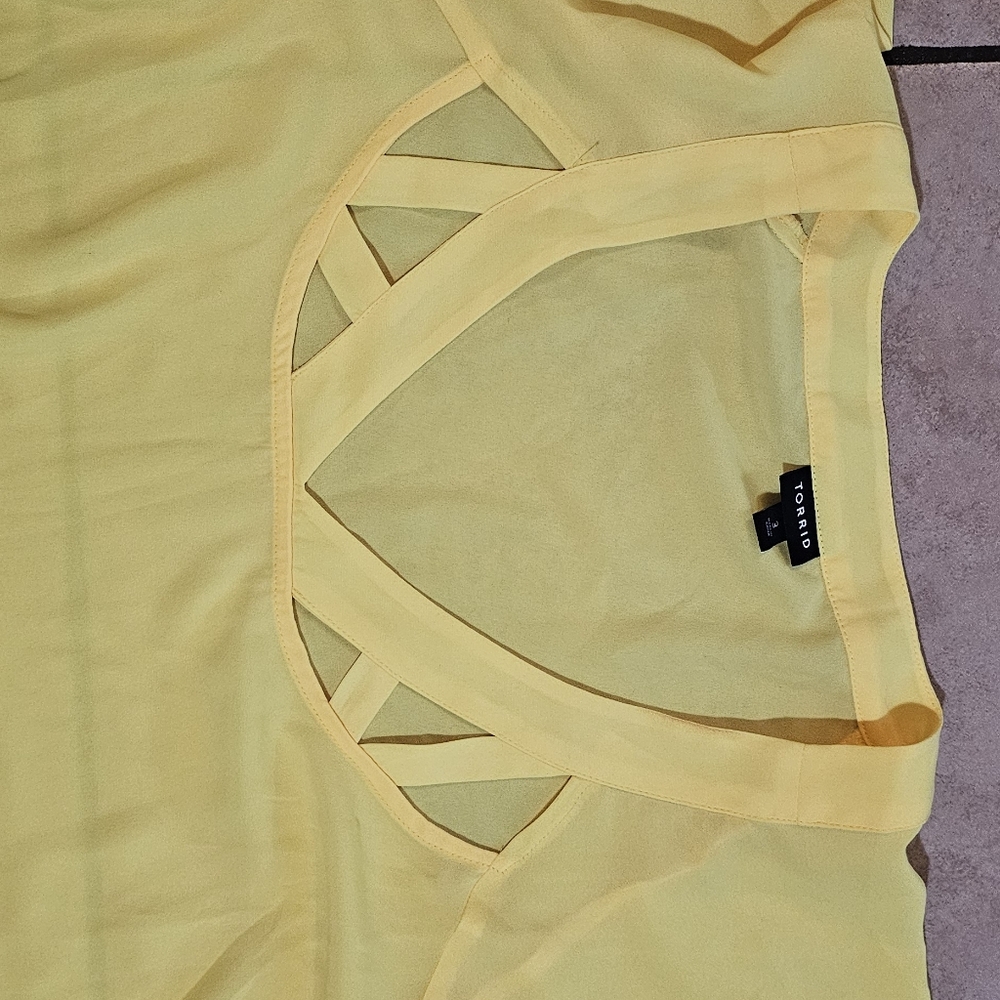 Neon yellow blouse - Picture 3 of 4